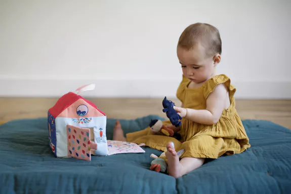 Jouet d'eveil Maison d'activités en tissu GABIN LAPIN