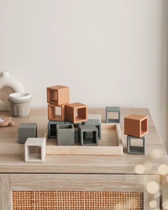 Cube de construction en bois et silicone Montessori - Parenthèse des petits